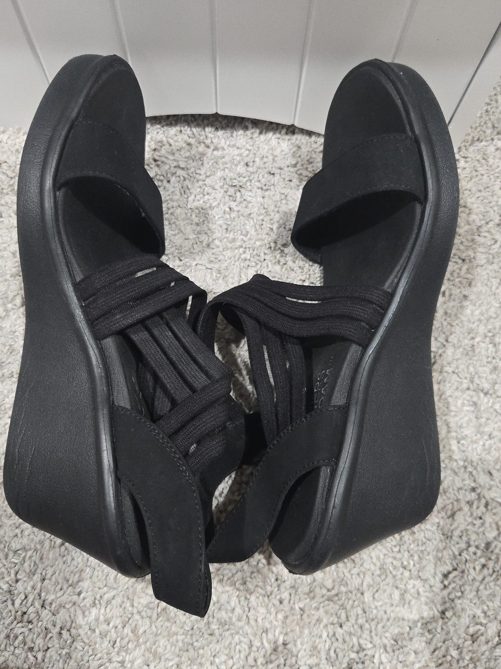 Women’s Skechers Size 8 Black Elastic Strap Platform Sandals